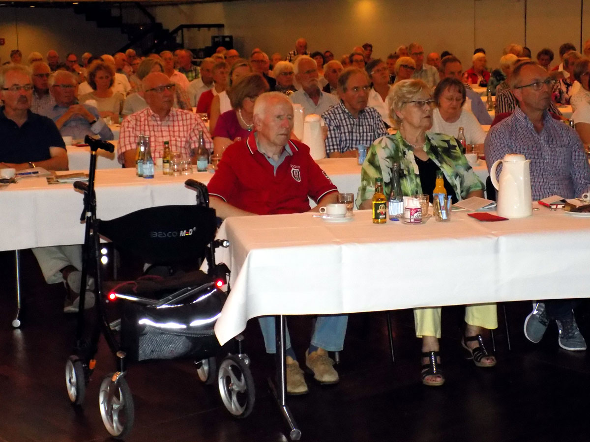 Blick in die vollbesetzte Stadthalle Hiltrup
