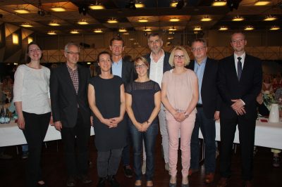 Hinten v. l. : Ergotherapeutin Diana Haubrich, Dr. Wolfgang Kusch, Prof. Dr. Stephan Klaus, Dr. Hubertus Lohmann, Dr. Michael Ohms, Dr. Gabor Egervari von v. l.: Logopädin Julia Schwarze, die Parkinson Nurses Carolin Stöber und Simone Merschoff
