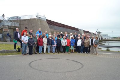 Gruppe am Eider-Sperrwerk