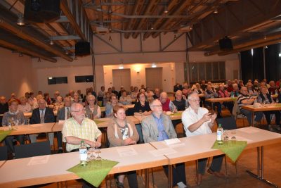 Fast 100 VdK-Mitglieder kamen zur Jahreshauptversammlung in Stroetmanns Fabrik.