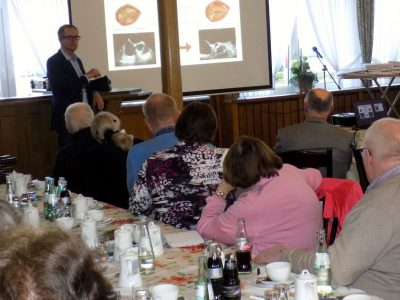 Dr. Fechtrup trägt vor.