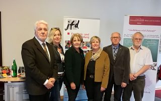 (v. l.) Norbert Klapper (Dozent und Vorsitzender des Parkinson-Forums), Brunhilde Dierkes-Zumhasch (Jugend- und Familiendienst Rheine) Petra Berger (Caritas Bildungszentrum für Pflege und Gesundheit Rheine / Emsdetten), Claudia Middendorf, Reiner Krauße und Hagen Libeau (Parkinson-Forum).