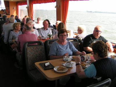 Bodenschifffahrt mit Kaffeetrinken