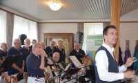 Der Shanty-Chor mit Dirigent Sven Leimann