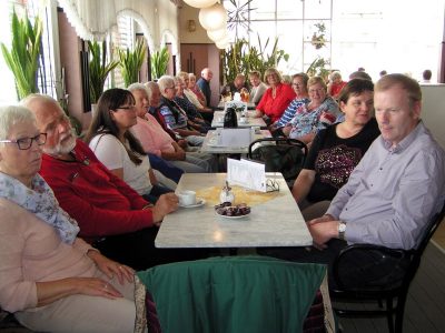 Bunte Runde im Café Heyse.