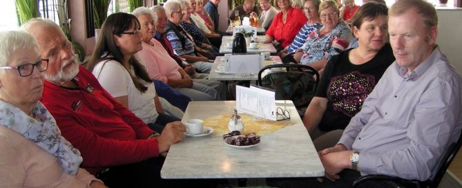 Bunte Runde im Café Heyse.