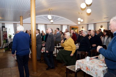 Aufstehen, Mitmachen, Spaß haben mit Bewegung...