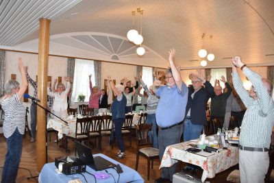 Gruppengymnastik zur Auflockerung.