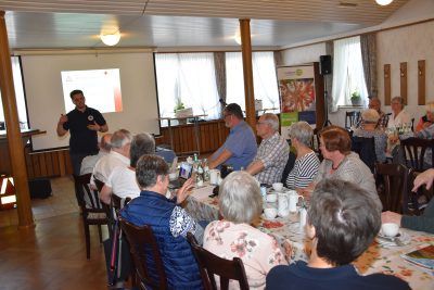 Patrick Stadler vom DRK Ortsverband Burgsteinfurt zum Thema "Erste Hilfe".