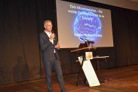 Dr. Lehrke referiert zur Tiefen Hirnstimulation.