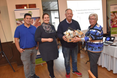 Ruben Dachsel wurde einstimmig als Nachfolger von Manfred Kuiper für das Amt des Kassierers gewählt (v.l.: Ruben Dachsel, Claudia Motog, Manfred Kuiper, Dorothea Stauvermann)